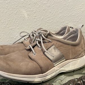 Aravon tan suede leather walking shoes. Women’s size 12.